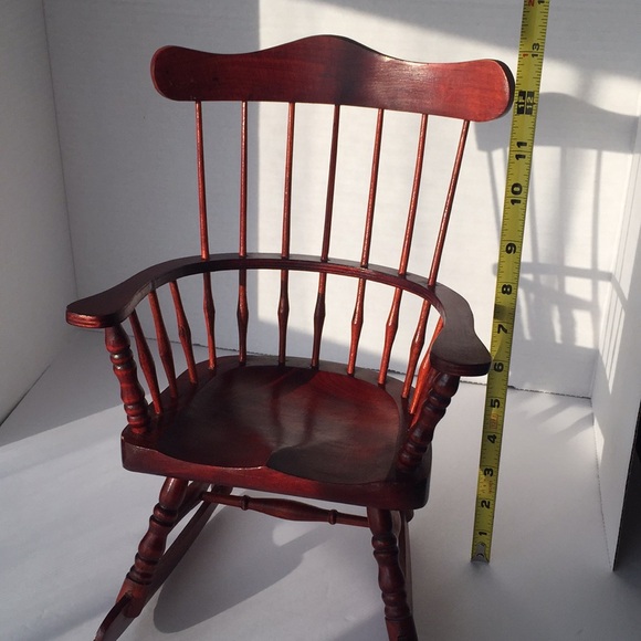 Doll Rocking Chair Windsor Style. - Picture 6 of 7